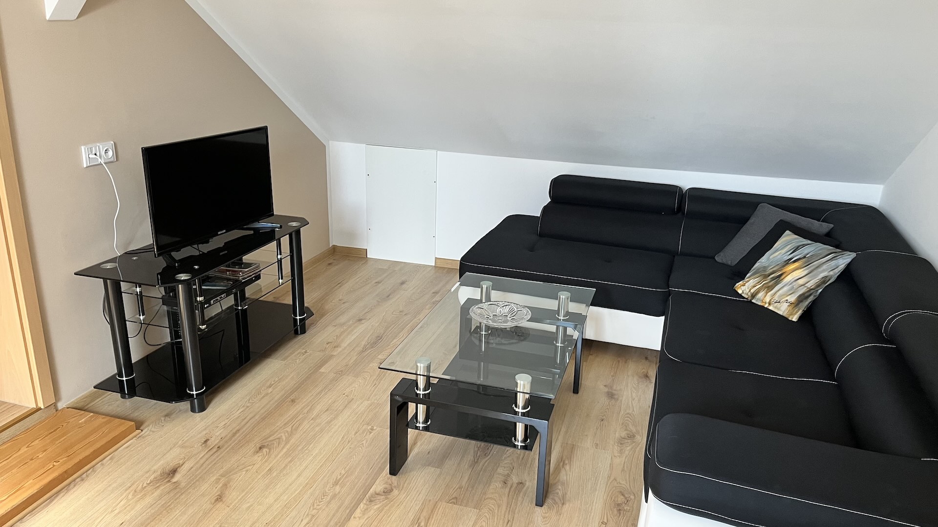 Obývací pokoj Apartmá Deluxe — jídelní kout